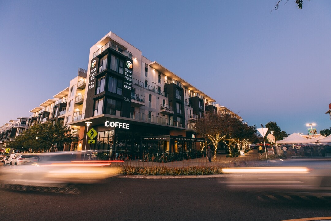 Block C Apartments in San Marcos, CA - Foto de edificio