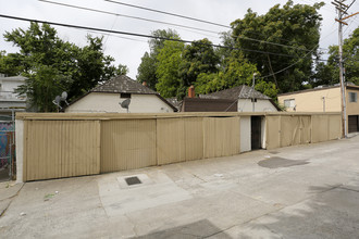 Camellia Court in Sacramento, CA - Foto de edificio - Building Photo