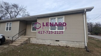 502-506 N Wilson Ave in Bolivar, MO - Building Photo