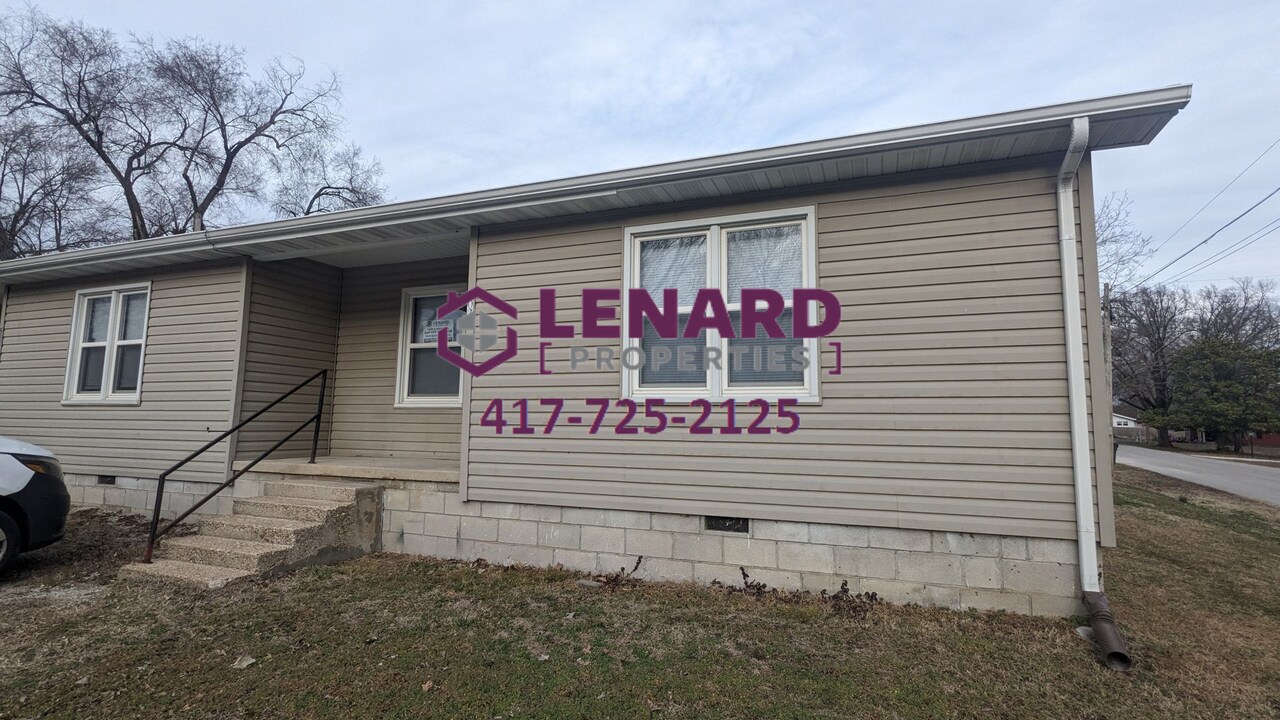 502-506 N Wilson Ave in Bolivar, MO - Building Photo