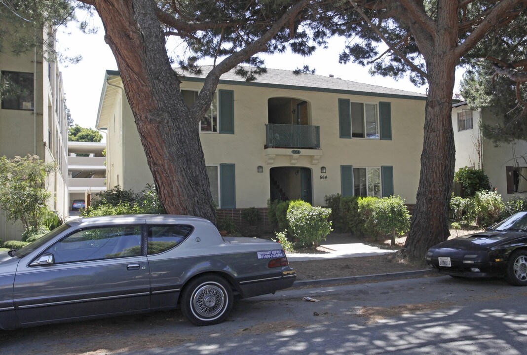 564 Chestnut in San Carlos, CA - Foto de edificio