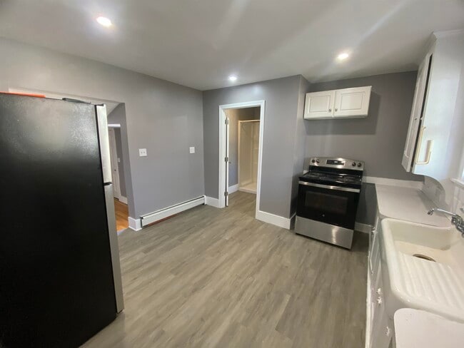 158 Broad St in Claremont, NH - Building Photo - Building Photo