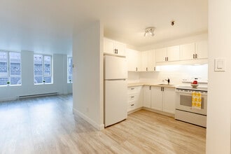 540 Charest Boul in Québec, QC - Foto de edificio - Building Photo