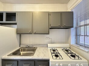 634 W Barry Ave, Unit A04W in Chicago, IL - Building Photo - Building Photo