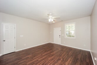 54 Brookview Dr in Newnan, GA - Building Photo - Building Photo