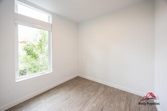 4647 SE 40th Ave in Portland, OR - Building Photo - Building Photo