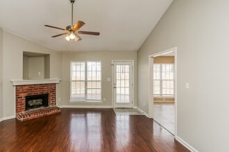 9939 Greenalder Cove N in Cordova, TN - Foto de edificio - Building Photo