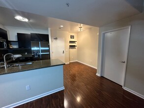 250 N 1st St, Unit 413 in Burbank, CA - Building Photo - Building Photo