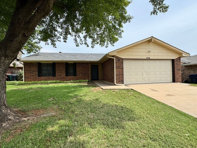 property at 1216 Edinburg Dr