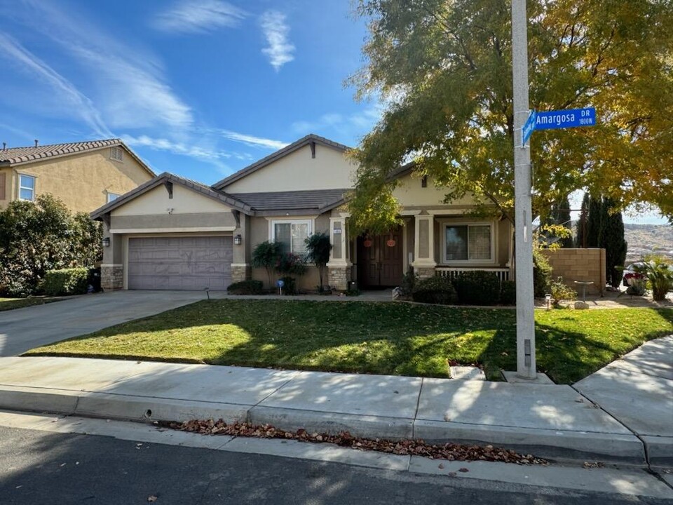 1886 Amargosa Dr in Palmdale, CA - Building Photo