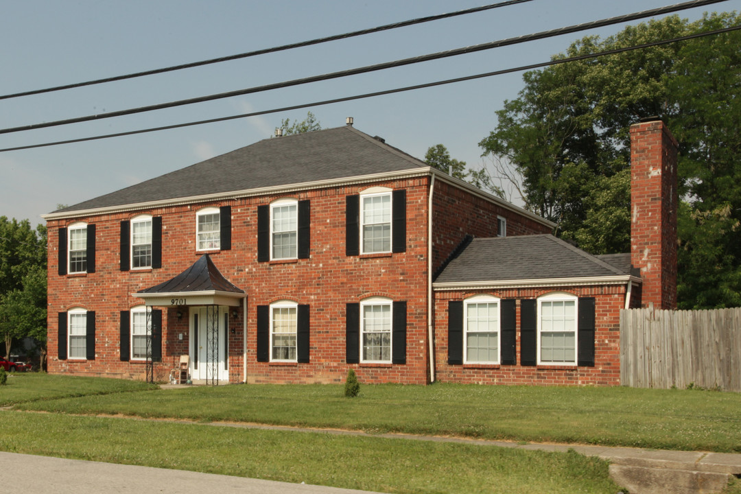 9701 Hudson Ln in Louisville, KY - Foto de edificio