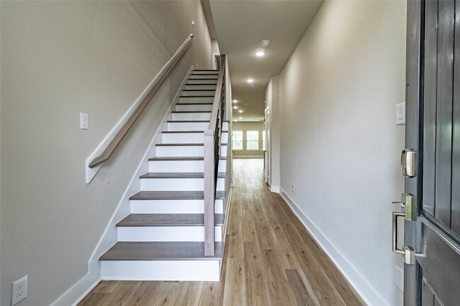 9101 Noel St in Houston, TX - Building Photo - Building Photo