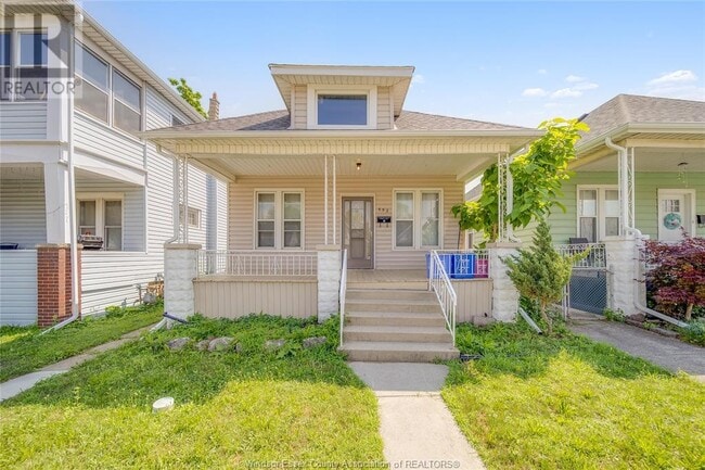 property at 552 Elm Ave