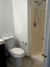 6955 NW 186th St in Hialeah, FL - Building Photo - Building Photo