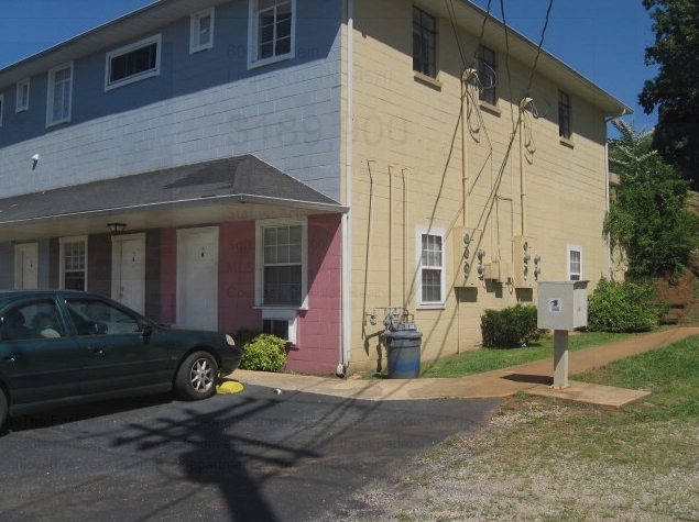 608 E Main St in Livingston, TN - Building Photo - Building Photo