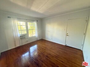 883 N Hoover St in Los Angeles, CA - Building Photo - Building Photo
