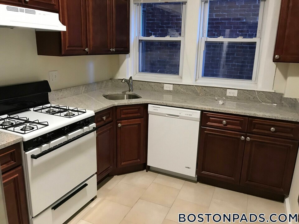 163 Summer St in Somerville, MA - Foto de edificio