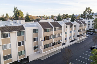 Hastings Square West in Mountain View, CA - Building Photo - Building Photo