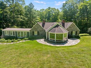 760 Valley Rd in New Canaan, CT - Building Photo - Building Photo
