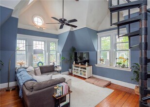 8 Cottage St in Newport, RI - Building Photo - Building Photo