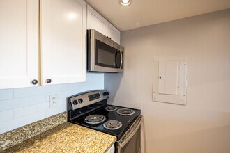 4444 Connecticut Ave NW in Washington, DC - Building Photo - Building Photo