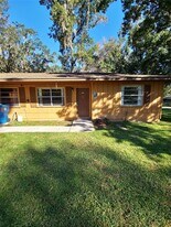 20045 Suncrest Dr in Brooksville, FL - Building Photo