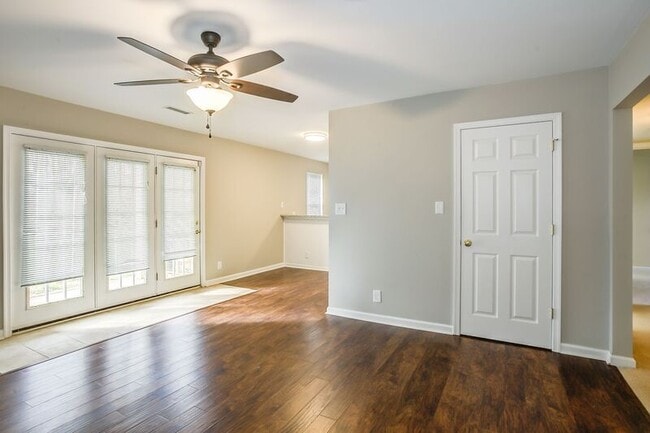 1221 Villa Ln in Charlottesville, VA - Building Photo - Building Photo