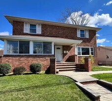 1575 Lenox Pl, Unit 2 in Rahway, NJ - Building Photo