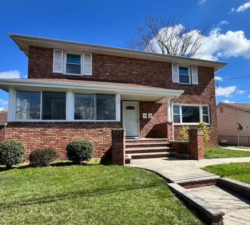 1575 Lenox Pl, Unit 2 in Rahway, NJ - Building Photo