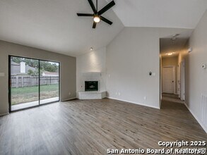 9218 Shadow Crest Dr in Converse, TX - Building Photo - Building Photo