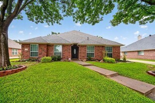 313 Cave River Dr in Murphy, TX - Building Photo