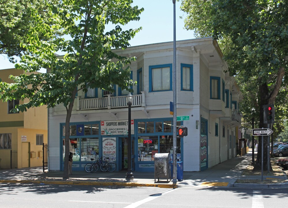 Shoppers Market in Sacramento, CA - Building Photo