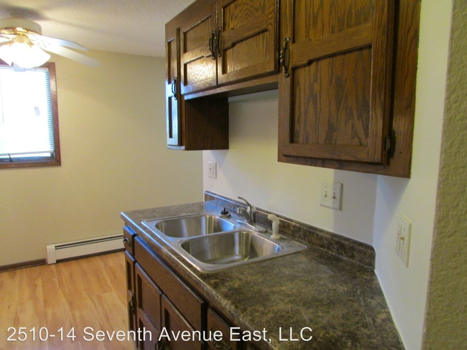 2510 7th Ave E in North St. Paul, MN - Building Photo