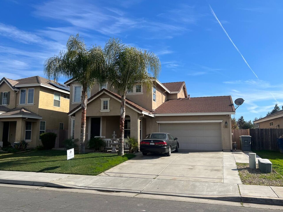 2055 Lime Ave in Madera, CA - Building Photo