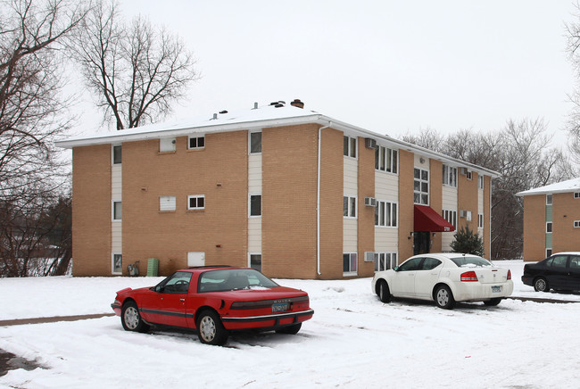 Ryan Creek Manor in Minneapolis, MN - Foto de edificio - Building Photo