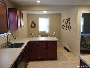 6 Birchside Dr in Norwalk, CT - Building Photo - Building Photo