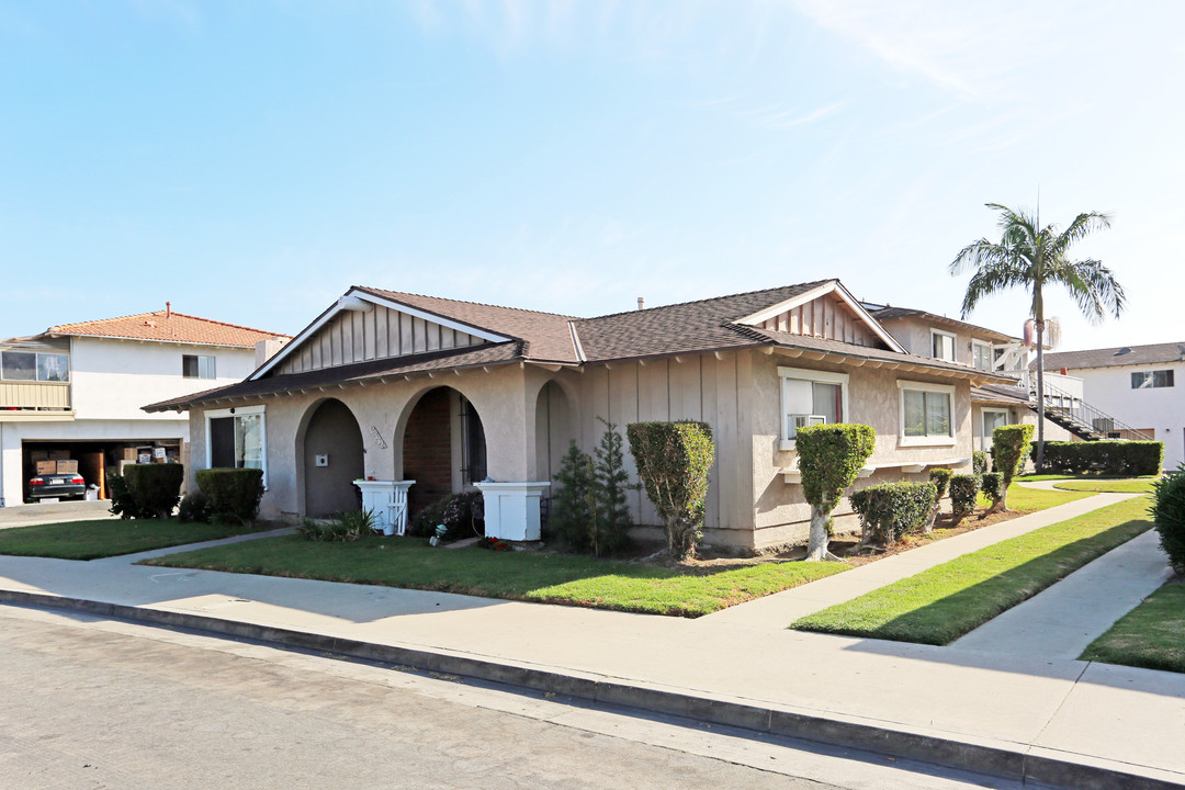 16532 Sabot Ln in Huntington Beach, CA - Building Photo