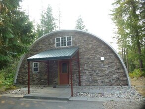 878 Lake Dr in Columbia Falls, MT - Building Photo - Building Photo