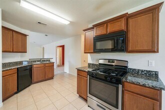 9926 Opal Rock Dr in Rosharon, TX - Foto de edificio - Building Photo