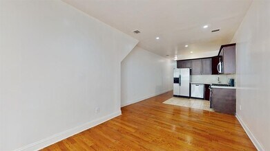 131 Brunswick St in Jersey City, NJ - Building Photo - Building Photo