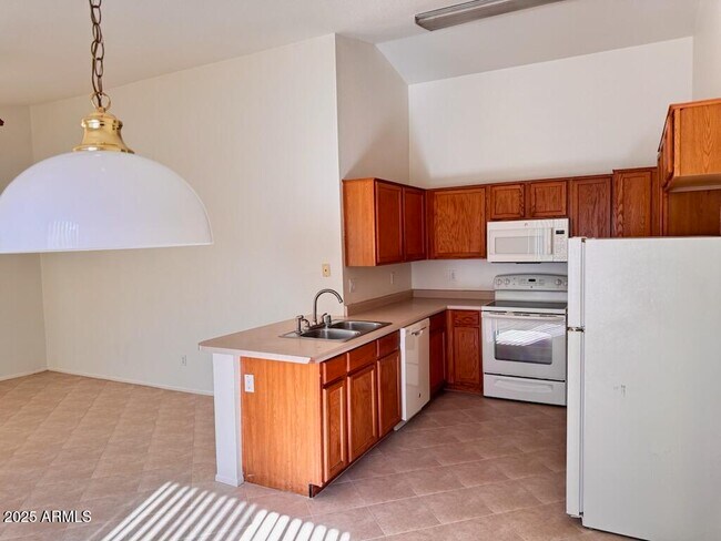 8330 W Baxter Dr in Phoenix, AZ - Building Photo - Building Photo