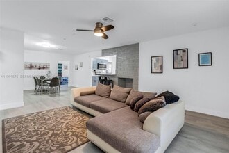 230 NE 2nd Pl in Dania Beach, FL - Foto de edificio - Building Photo