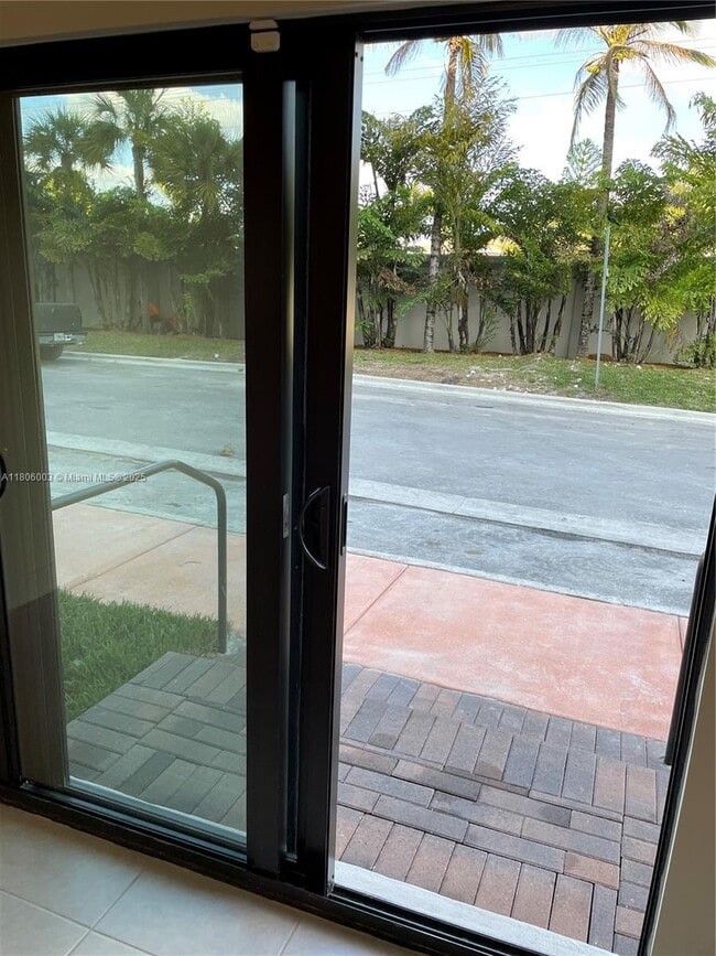 8001 NW 41st St in Doral, FL - Building Photo - Building Photo