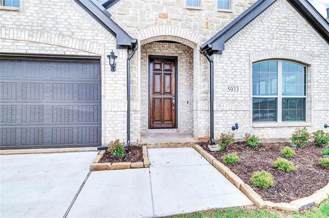 5933 Sandown Dr in Aubrey, TX - Foto de edificio - Building Photo