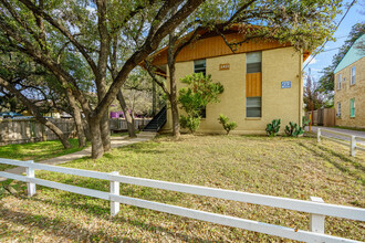 2411 S 5th St in Austin, TX - Building Photo - Building Photo