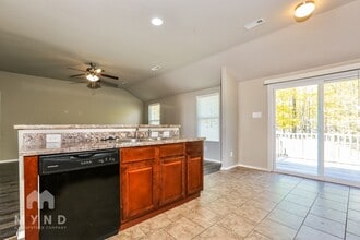 2001 Honeycomb St in Sherwood, AR - Foto de edificio - Building Photo