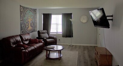 5326 E Whiteway Dr in Temple Terrace, FL - Building Photo - Building Photo