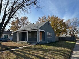 957 N Ridgewood Dr in Wichita, KS - Building Photo