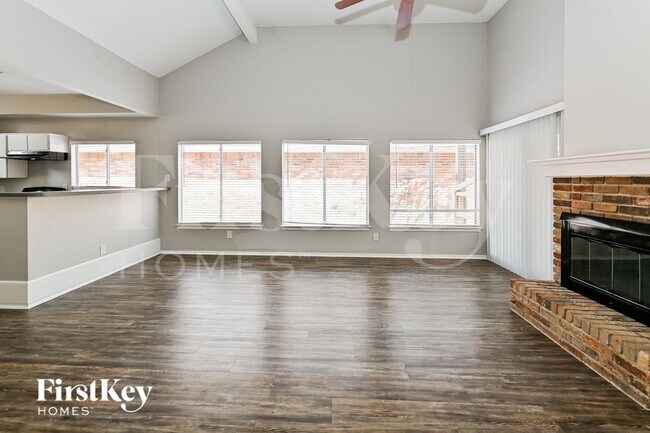 11811 Meadowchase Dr in Houston, TX - Building Photo - Building Photo