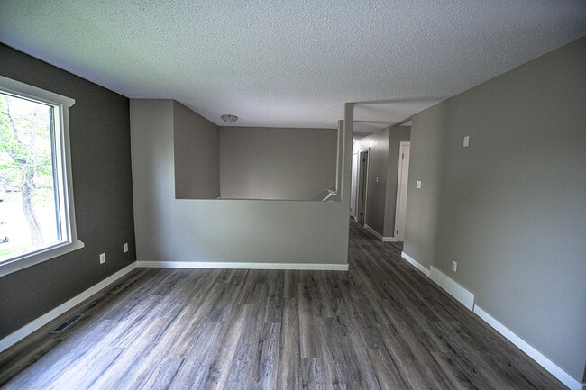 7638-797A 97a St in Grande Prairie, AB - Building Photo - Building Photo
